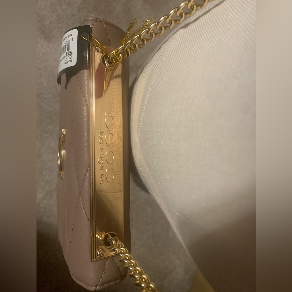 Bebe Crossbody bag w/ chain link strap. - Picture 4 of 7